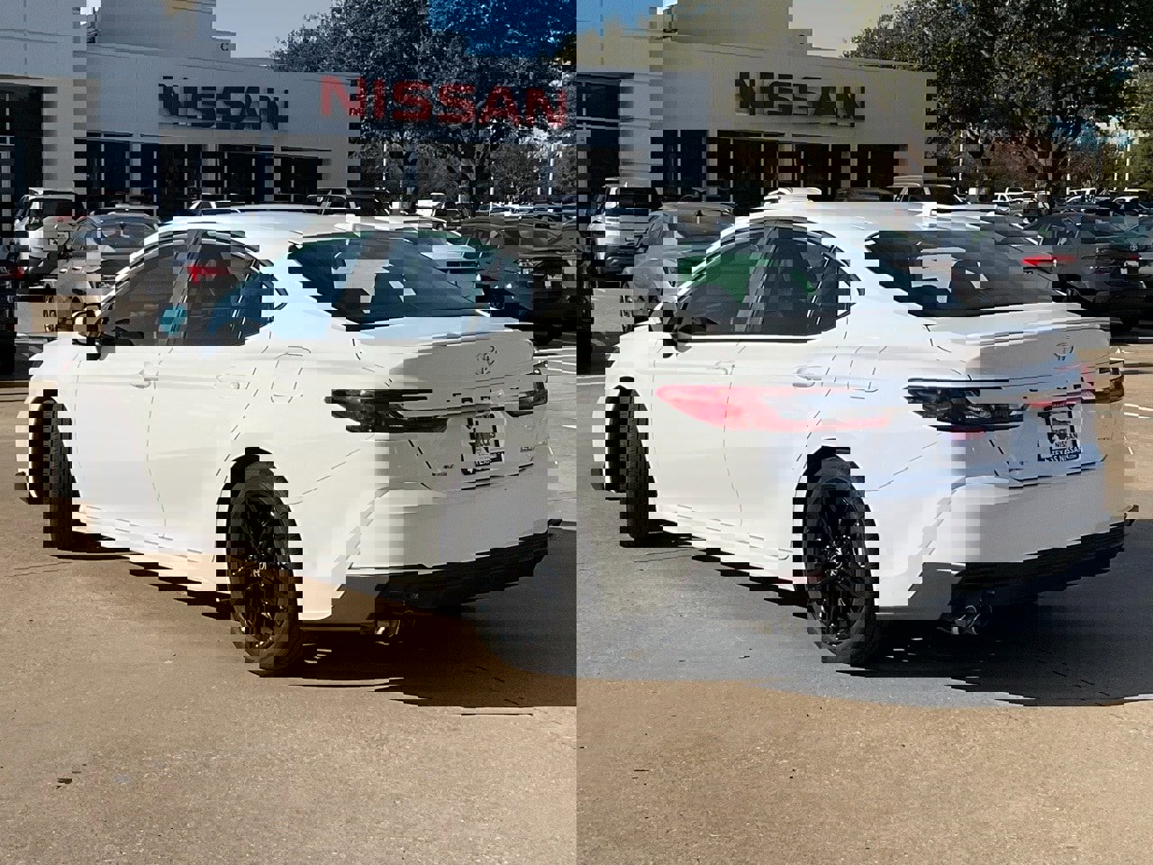 Used 2025 Toyota Camry SE image 7