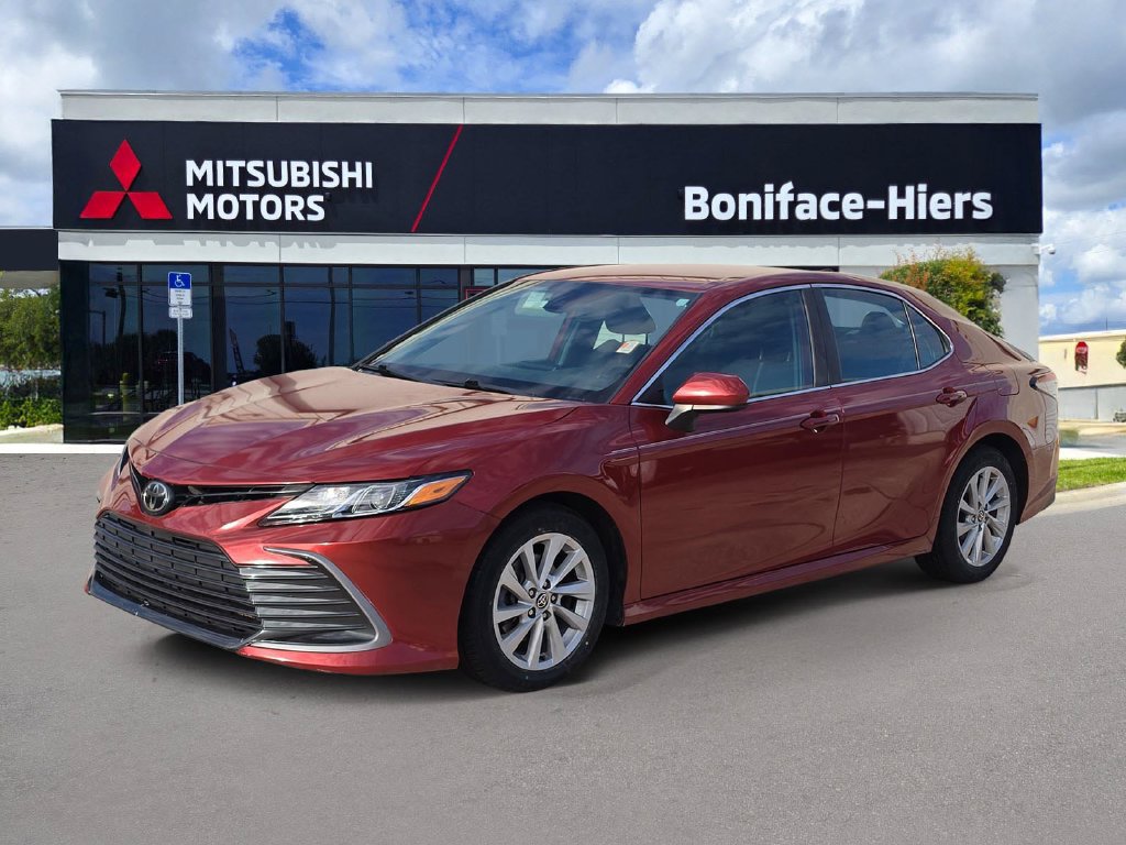 Used 2022 Toyota Camry LE FWD image 2