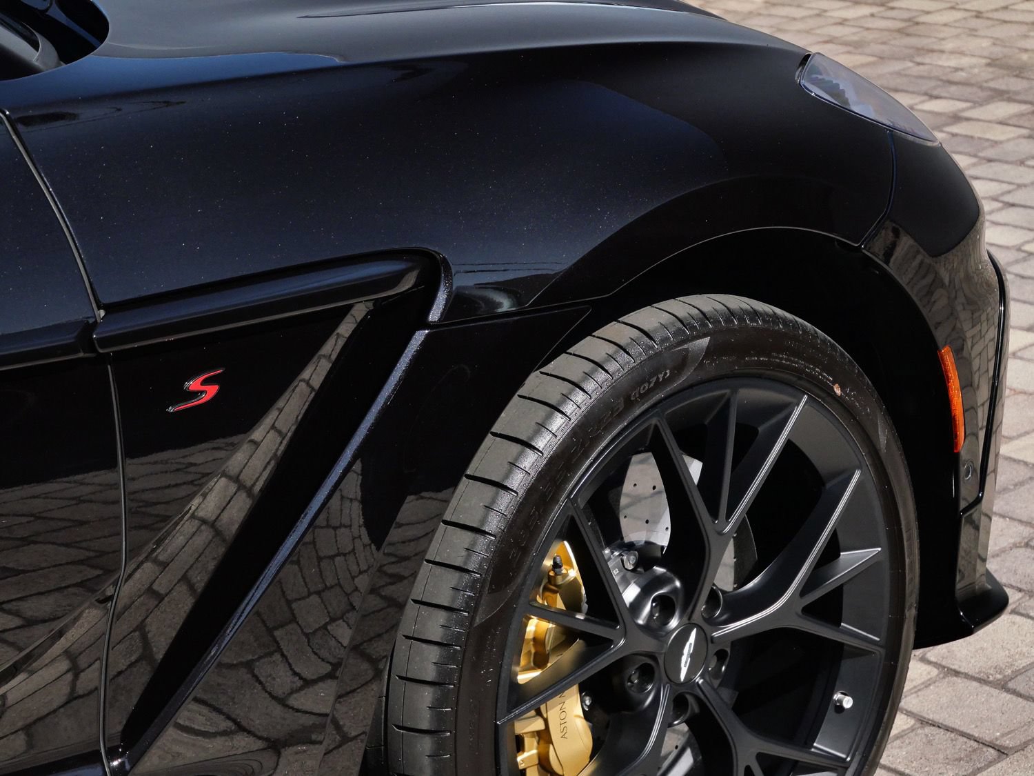 New 2026 Aston Martin DBX S AWD/4WD image 9