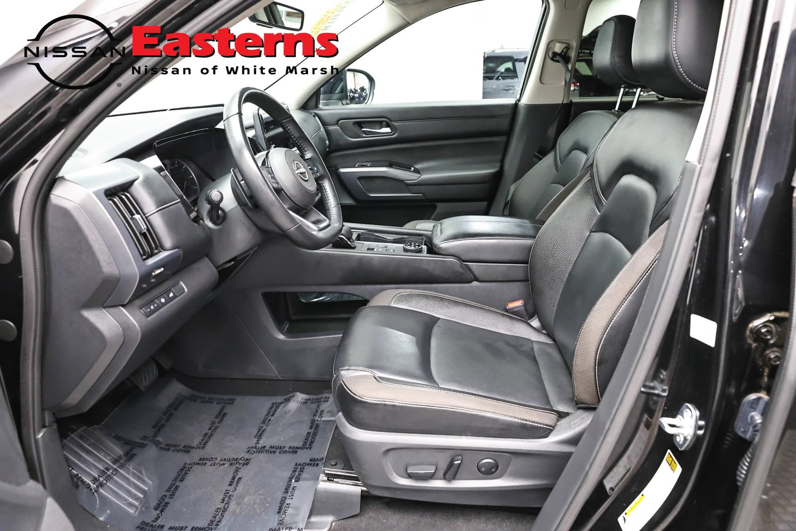 Used 2023 Nissan Pathfinder SL AWD/4WD image 14