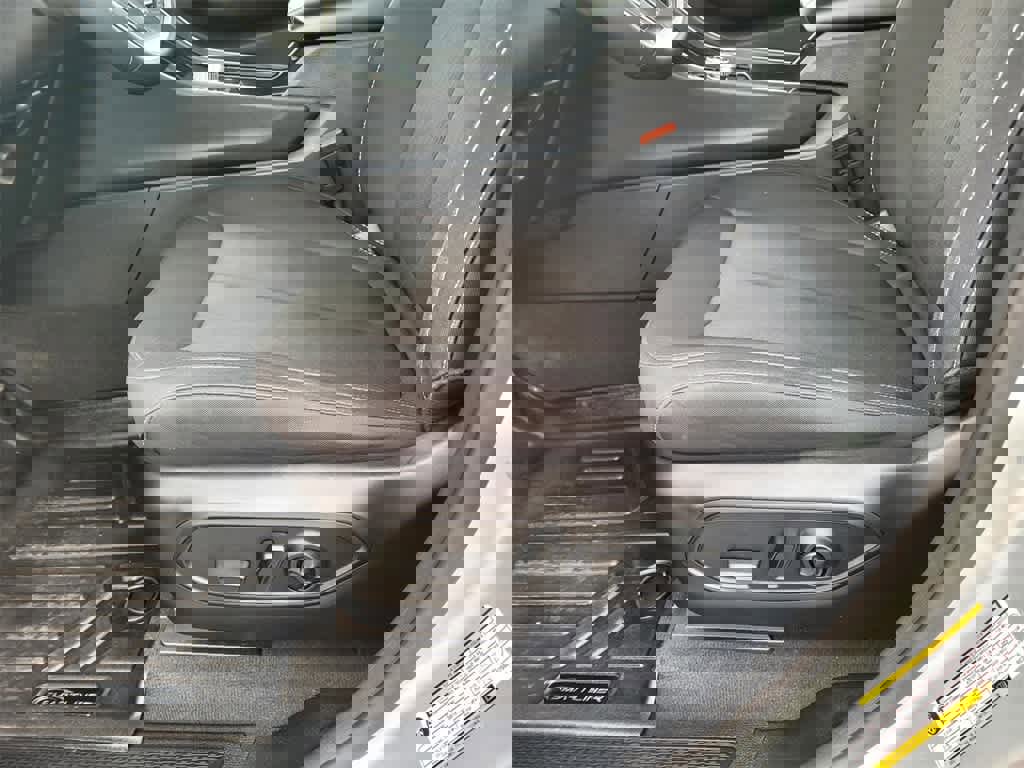 Used 2024 Jeep Grand Cherokee Laredo X image 15