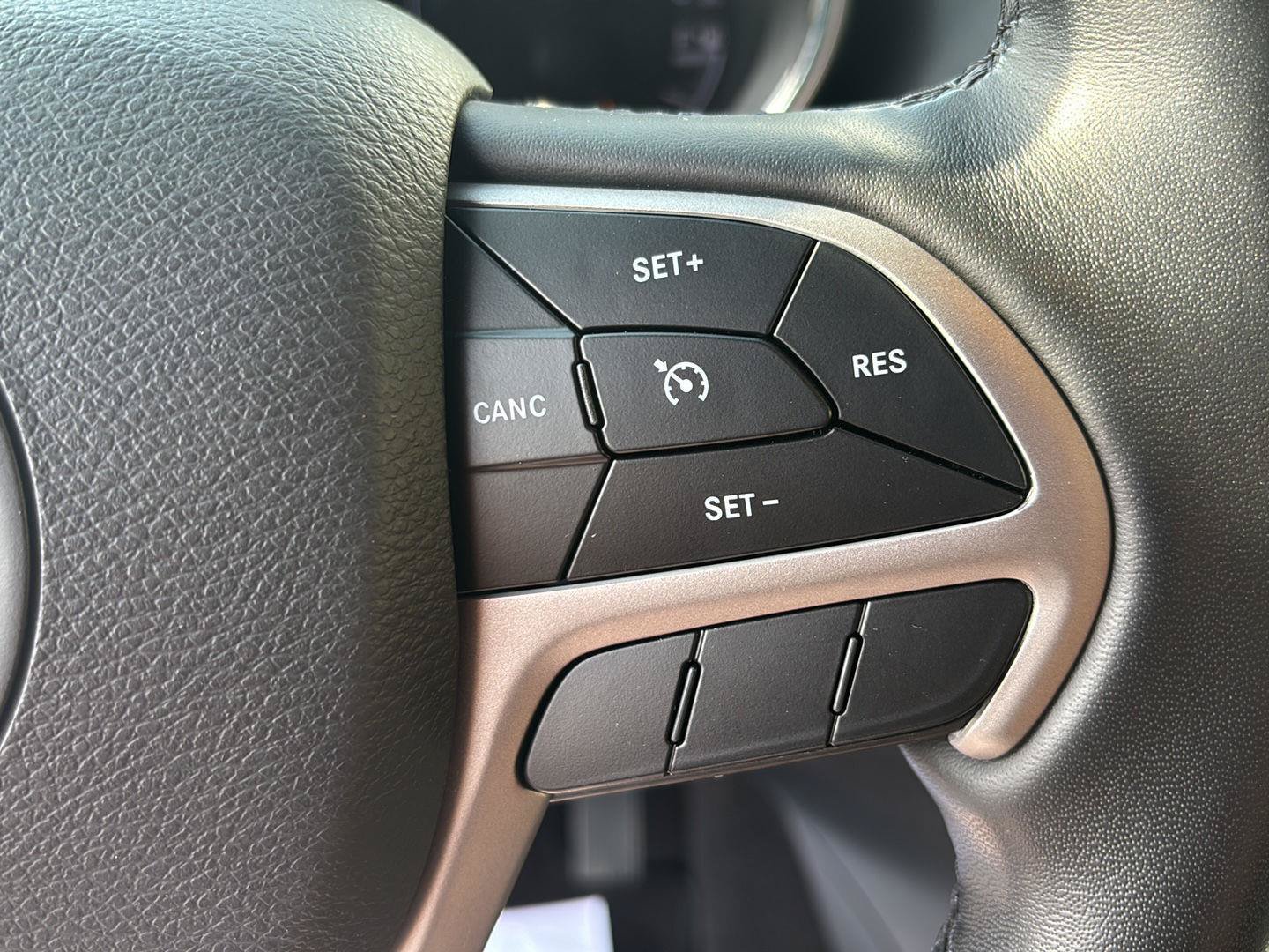 Used 2022 Jeep Grand Cherokee Laredo X AWD/4WD image 13