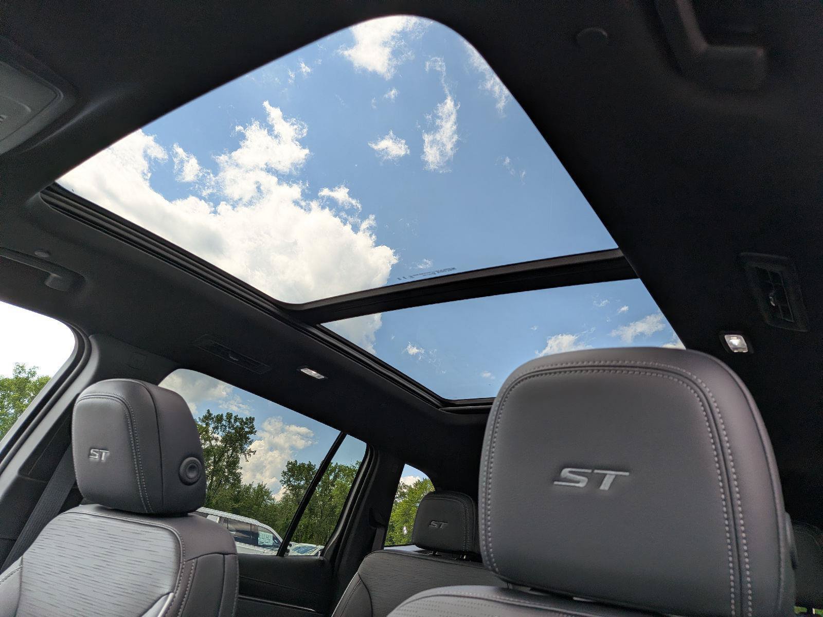 New 2026 Buick Enclave Sport Touring w/ Power Package AWD/4WD image 15