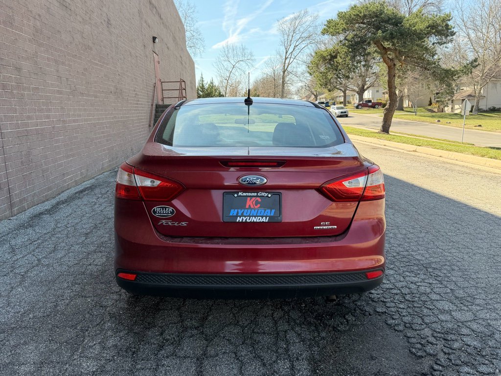 Used 2014 Ford Focus SE w/ SE Winter Package FWD image 16