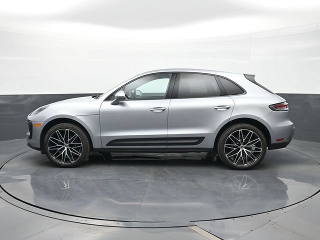Certified 2025 Porsche Macan AWD/4WD image 2