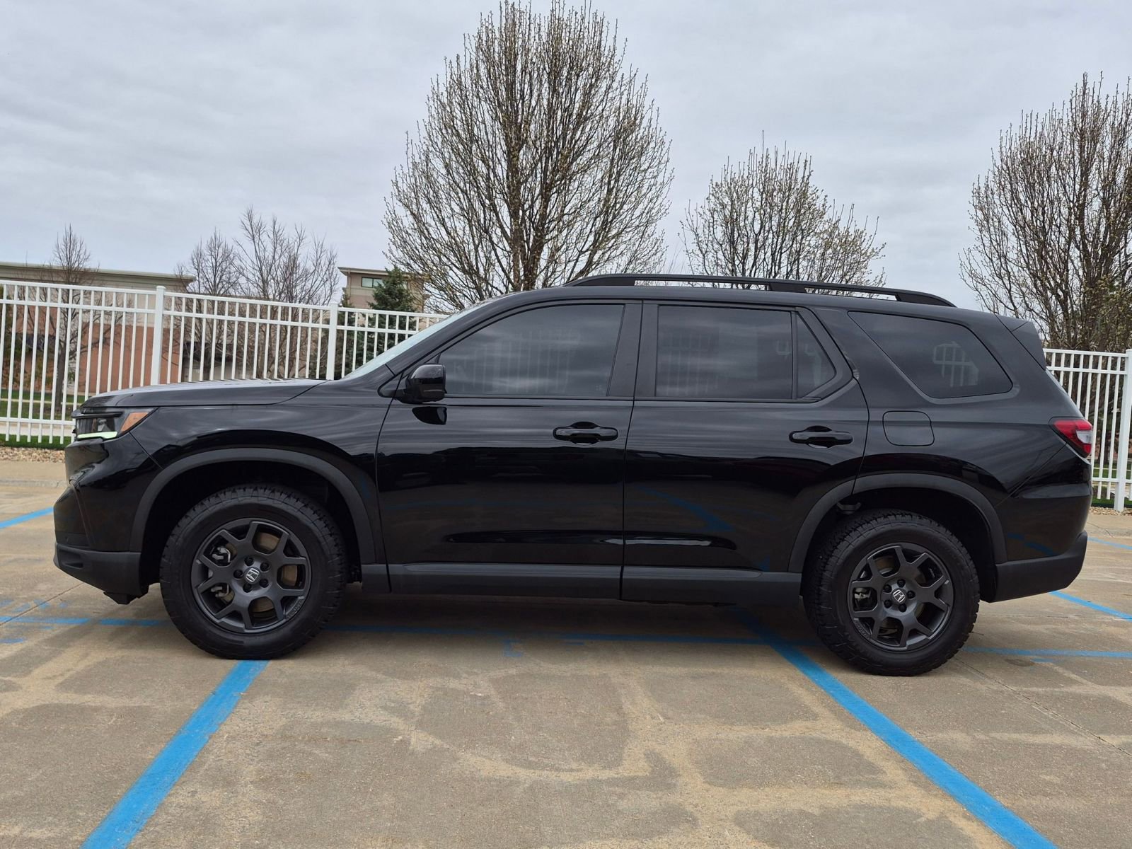 Certified 2025 Honda Pilot TrailSport image 9