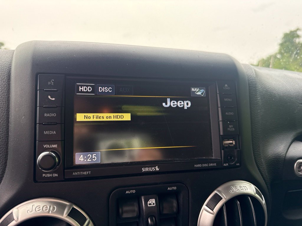 Used 2016 Jeep Wrangler Unlimited Sahara w/ Connectivity Group AWD/4WD image 22