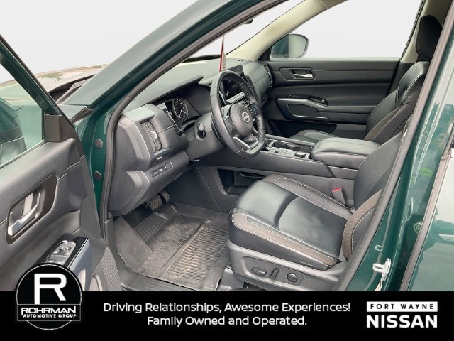 Used 2024 Nissan Pathfinder SL AWD/4WD image 12