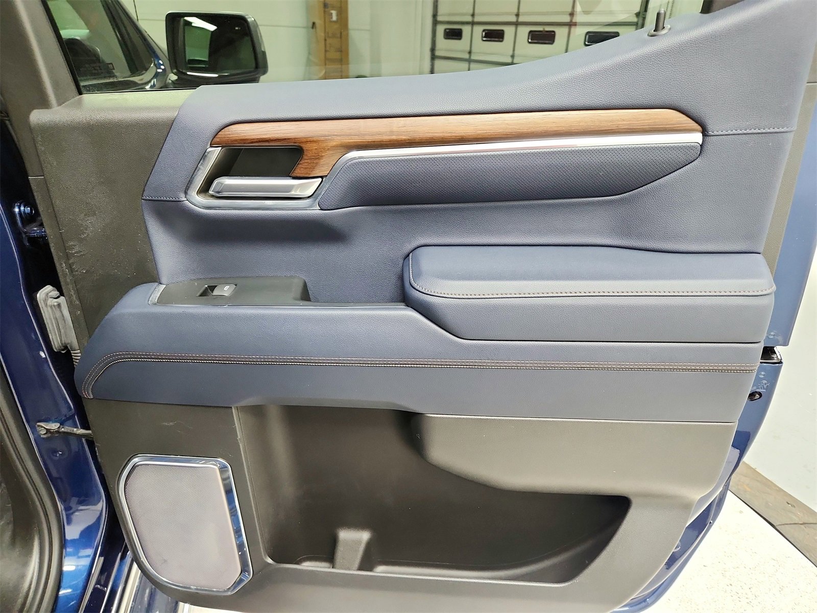 Used 2023 Chevrolet Silverado 1500 High Country w/ Technology Package image 44