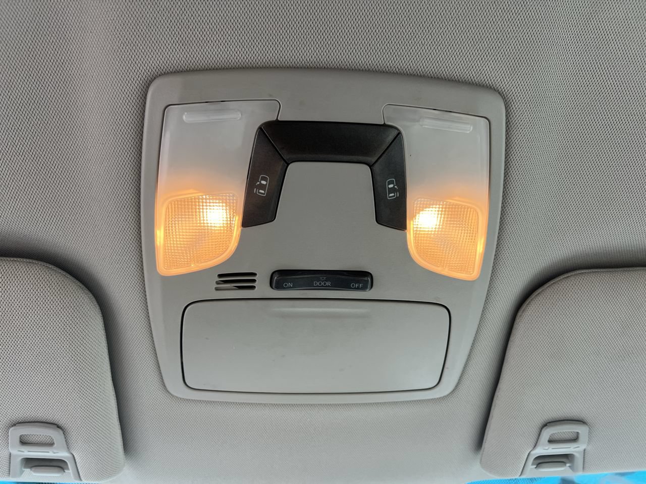Used 2015 Toyota Sienna LE FWD image 28