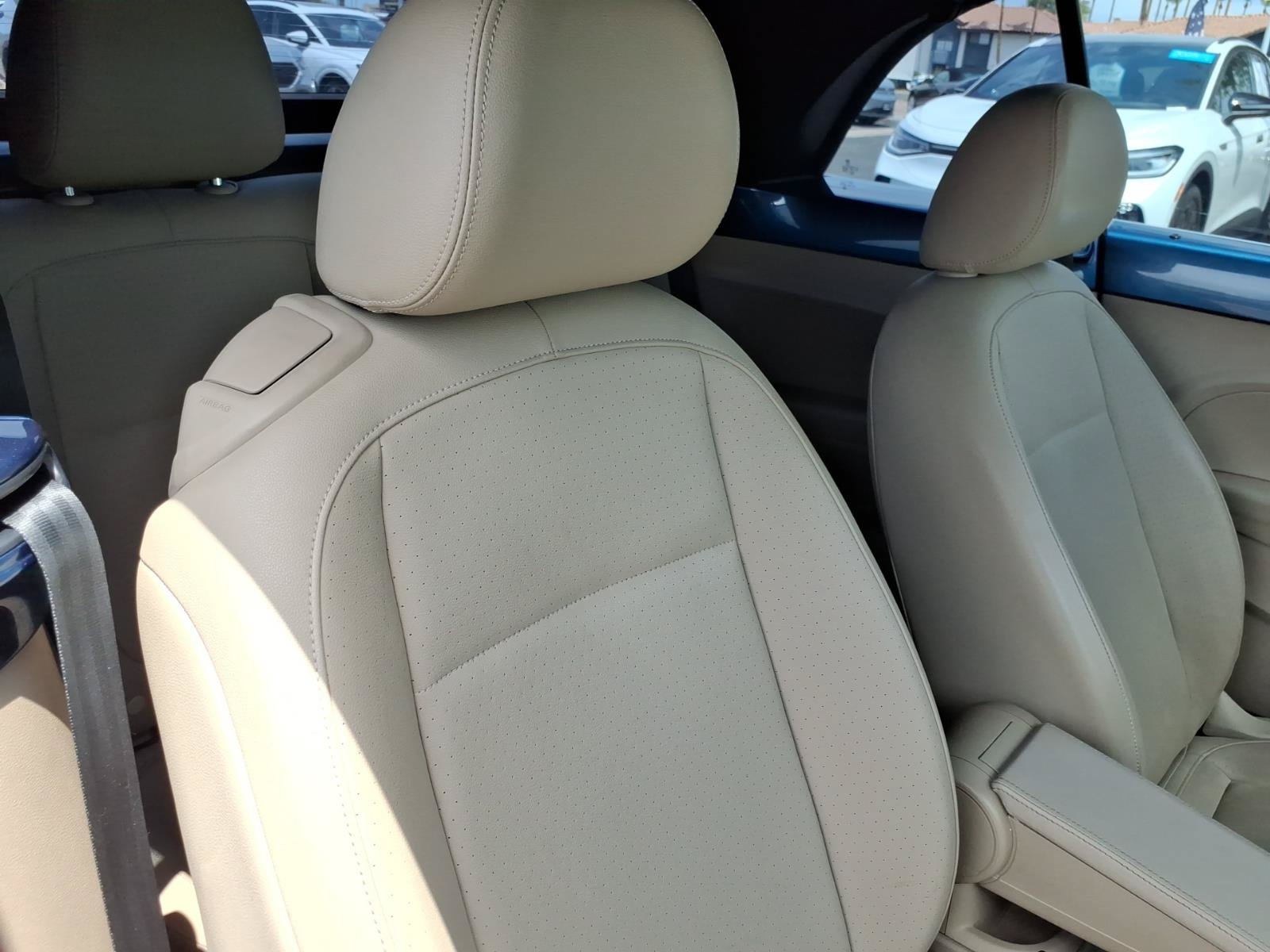 Used 2019 Volkswagen Beetle 2.0T SE w/ SE Premium Package FWD image 13