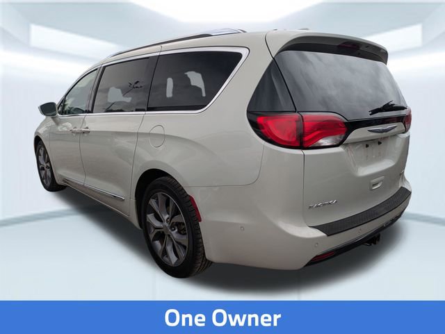 Used 2019 Chrysler Pacifica Limited w/ Tire & Wheel Group FWD image 2