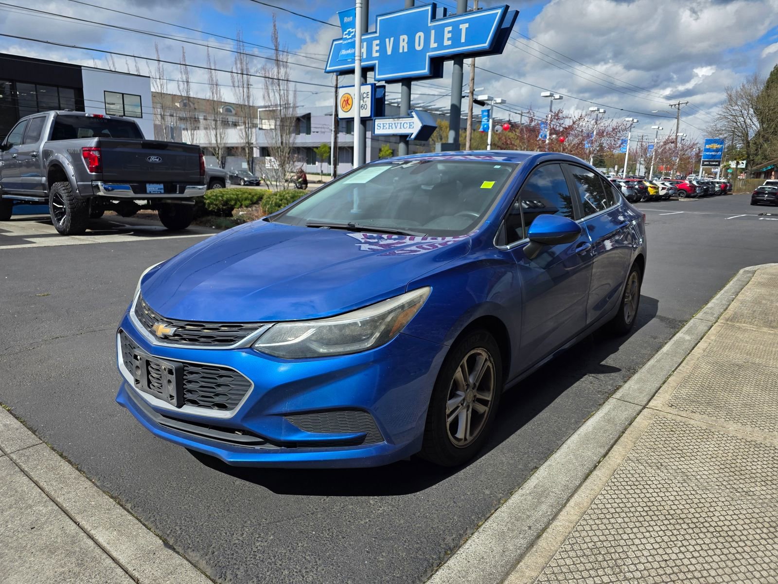 Used 2017 Chevrolet Cruze LT w/ Convenience Package image 2