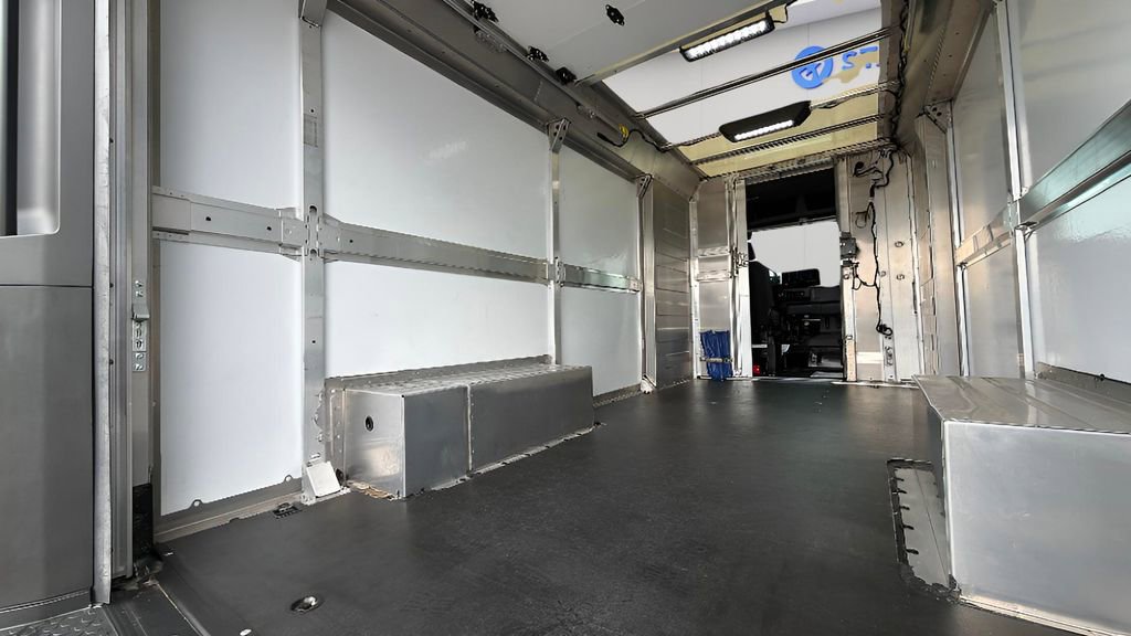 Used 2024 Chevrolet Brightdrop 600 w/ Commercial Equipment Package AWD/4WD image 28