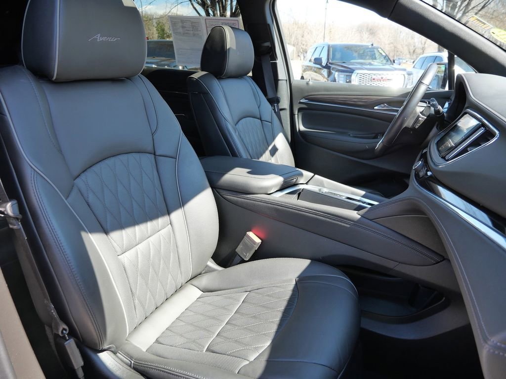 Used 2024 Buick Enclave Avenir w/ Avenir Technology Package image 18