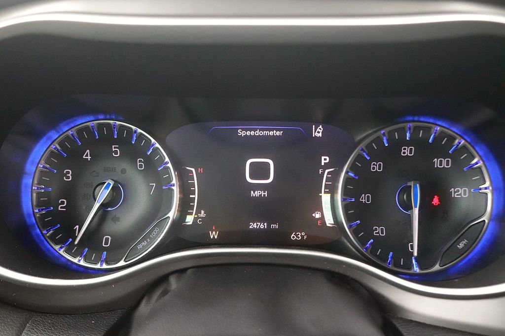 Used 2025 Chrysler Pacifica Select FWD image 19