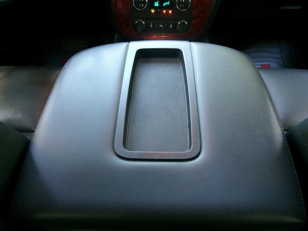 Used 2013 Chevrolet Avalanche LTZ RWD image 16