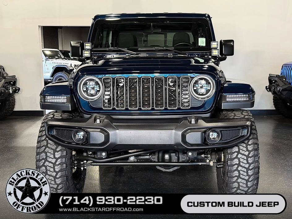 Used 2025 Jeep Gladiator Sport AWD/4WD image 3