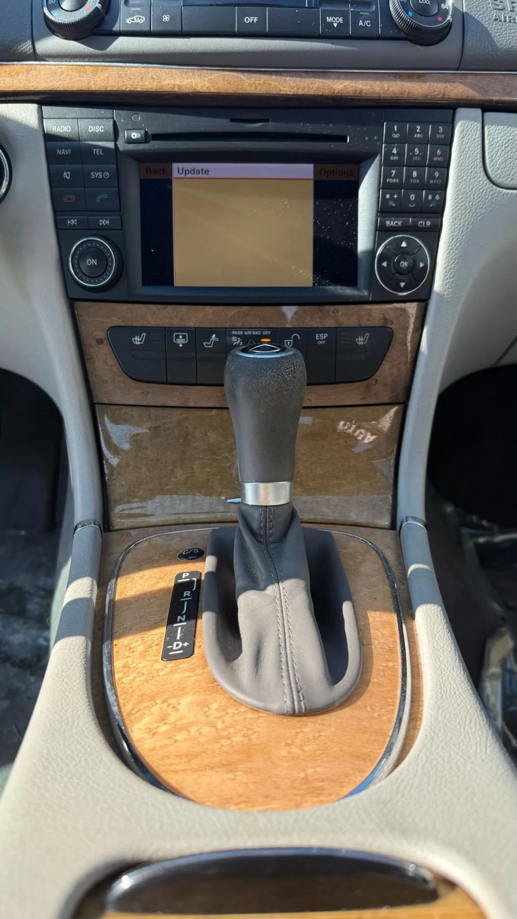 Used 2009 Mercedes-Benz E 350 4MATIC Sedan image 14