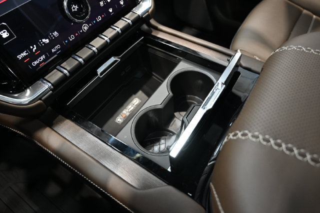 New 2026 GMC Yukon Denali Ultimate AWD/4WD image 25