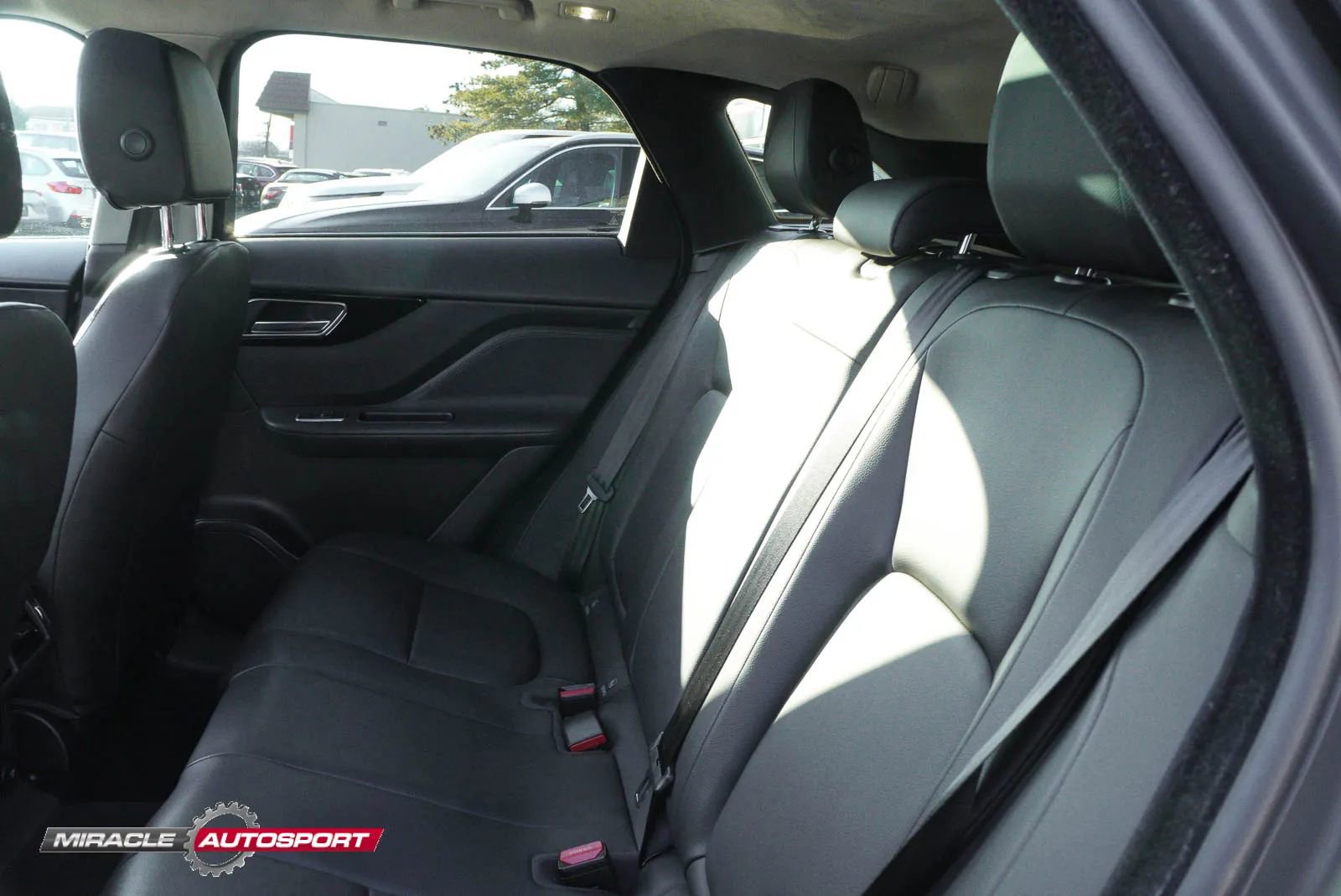 Used 2019 Jaguar F-PACE Premium image 25