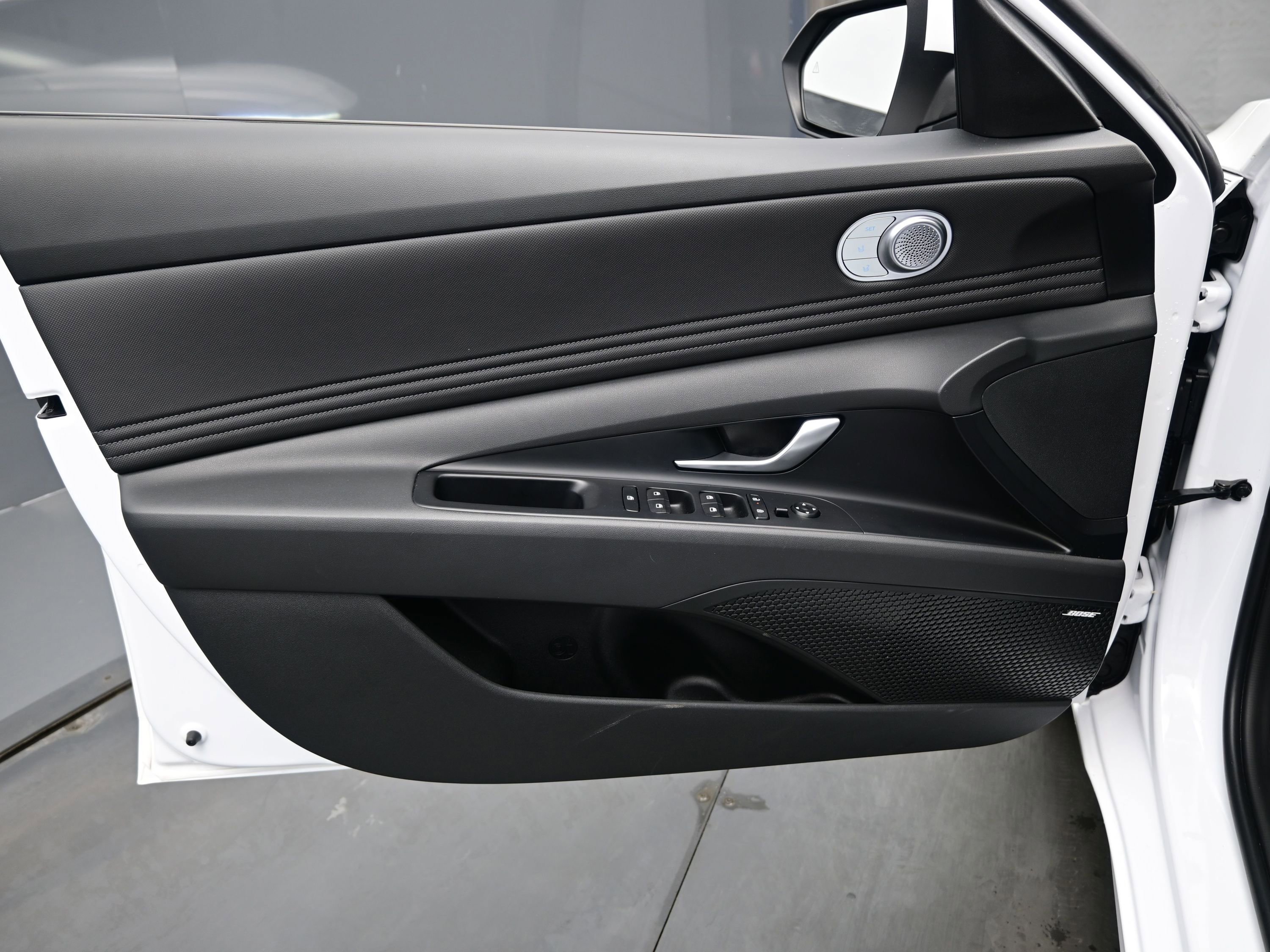 Certified 2025 Hyundai Elantra Limited image 9