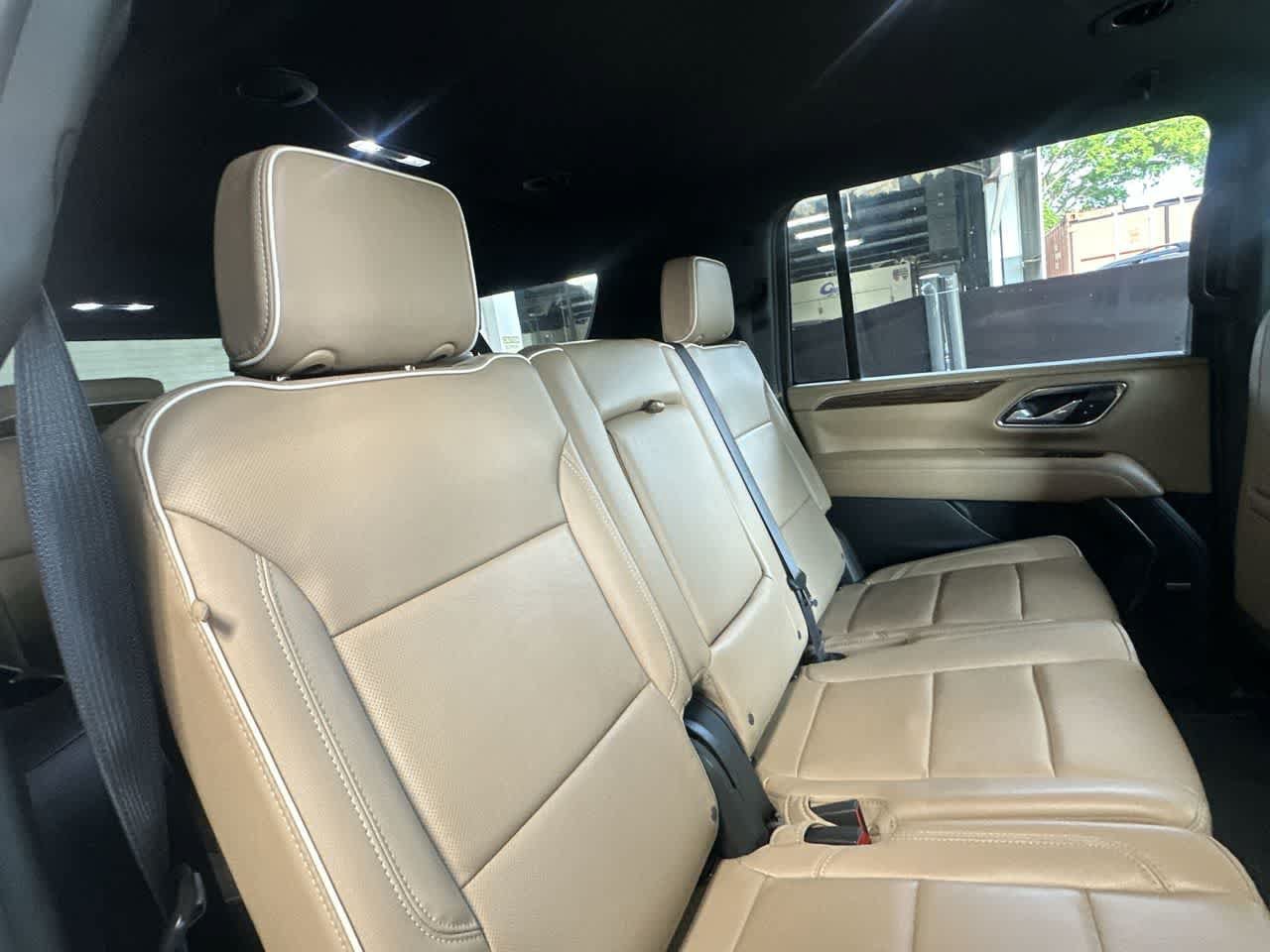 Used 2024 Chevrolet Suburban Premier RWD image 26