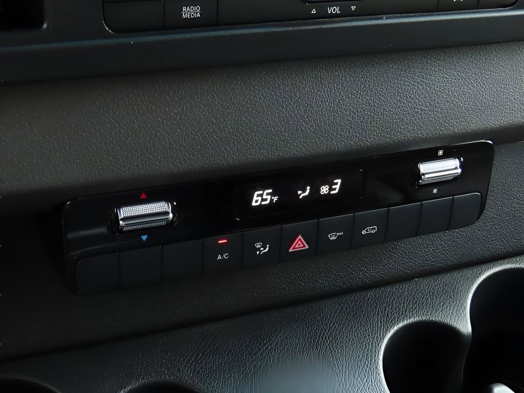 Used 2024 Mercedes-Benz Sprinter 3500 image 31