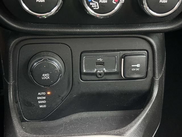 Used 2017 Jeep Renegade Altitude AWD/4WD image 23