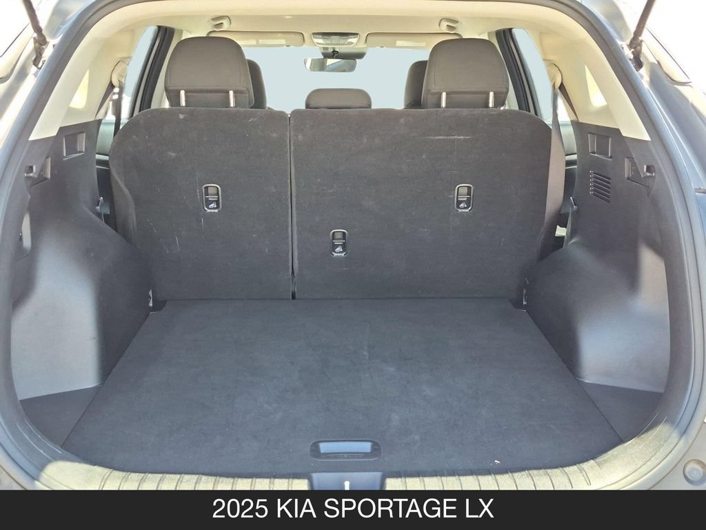Used 2025 Kia Sportage LX FWD image 23