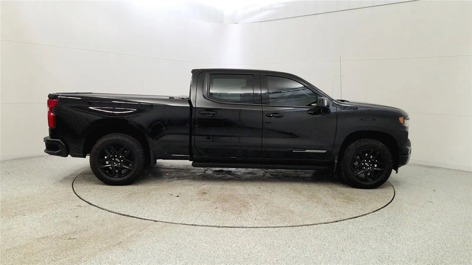 Used 2025 Chevrolet Silverado 1500 High Country w/ Midnight Edition image 8