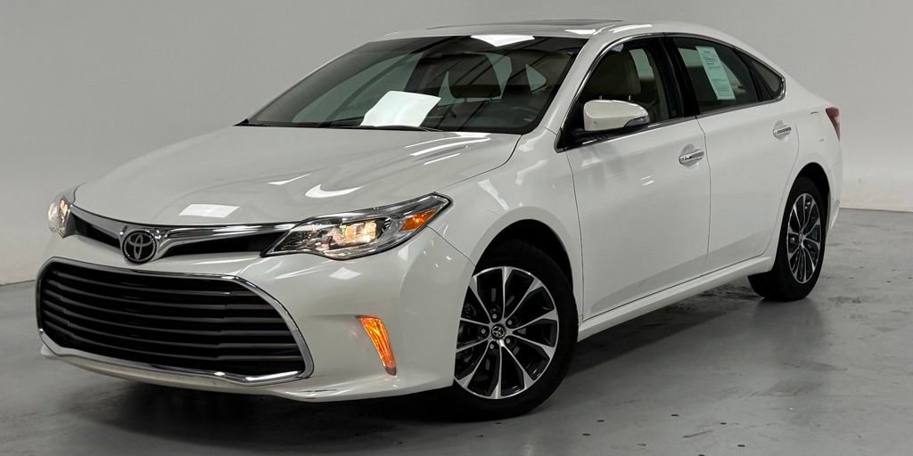 Used 2018 Toyota Avalon XLE Premium w/ All Weather Liner Package FWD image 1