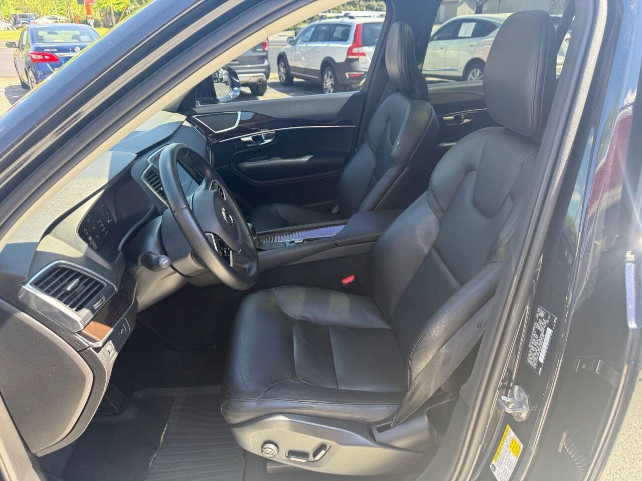 Used 2019 Volvo XC90 T5 Momentum w/ Protection Package Premier FWD image 8