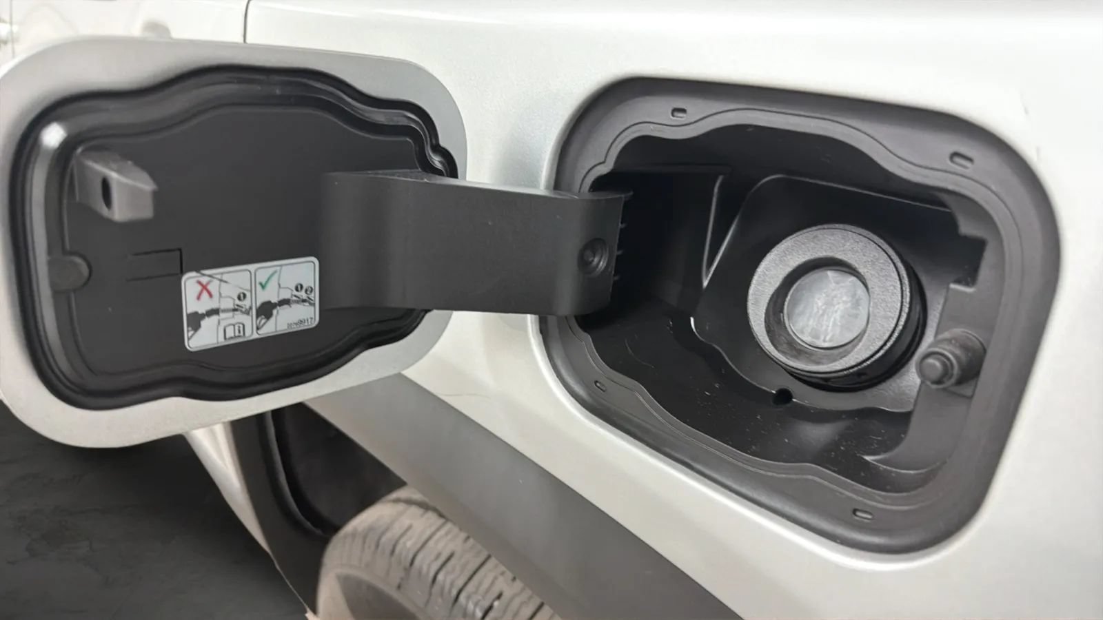 Used 2018 GMC Acadia SLE FWD image 25