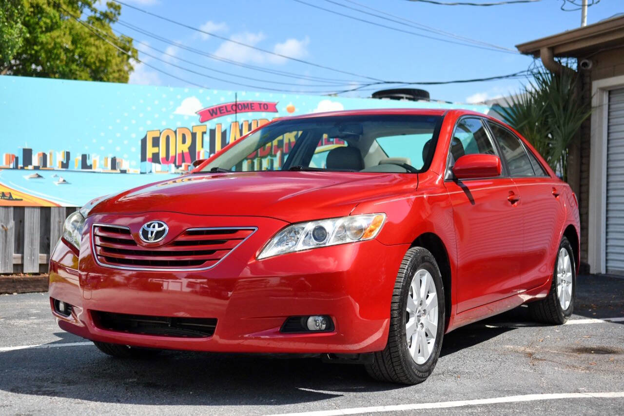 Used 2007 Toyota Camry XLE FWD image 1