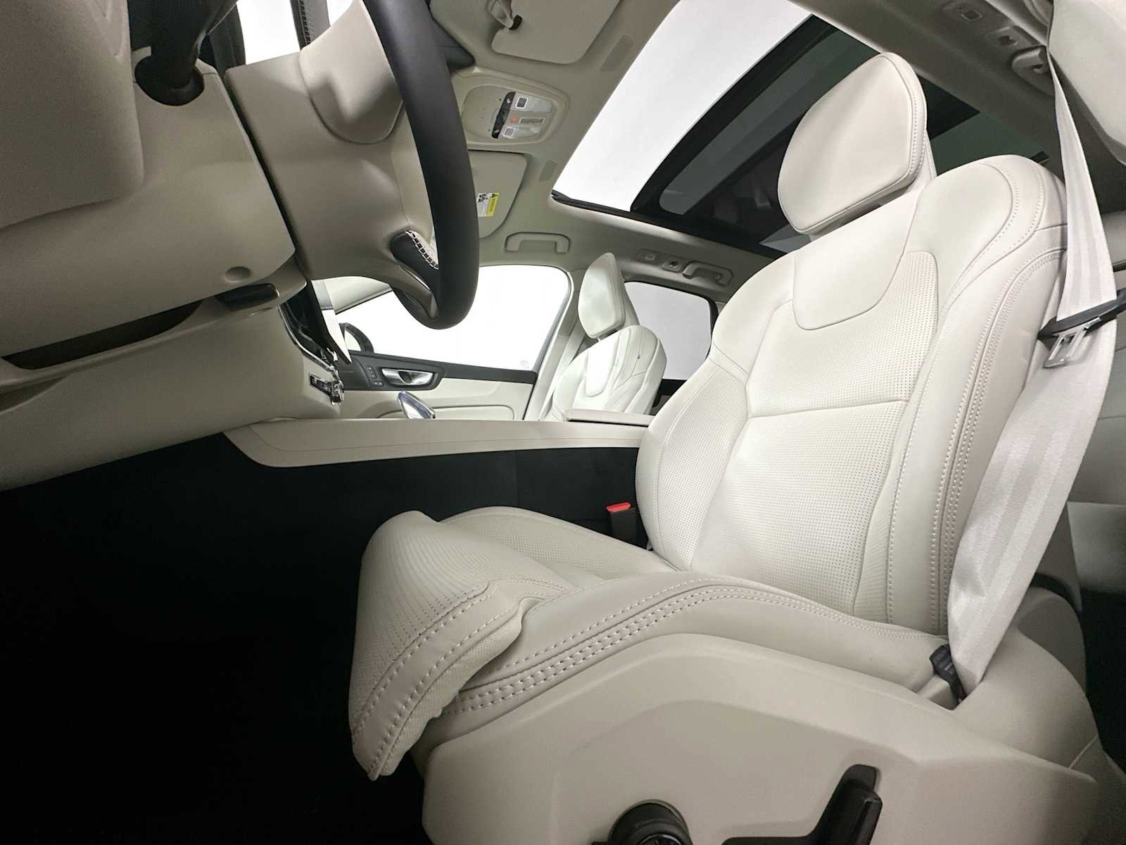 New 2026 Volvo XC60 T8 Ultra w/ Protection Package Premier image 19
