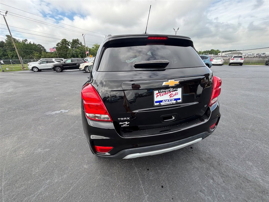 Used 2019 Chevrolet Trax LT w/ LT Convenience Package image 4