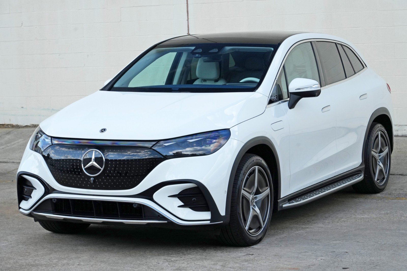 Used 2023 Mercedes-Benz EQE 500 4MATIC SUV w/ Exclusive Trim Package image 46