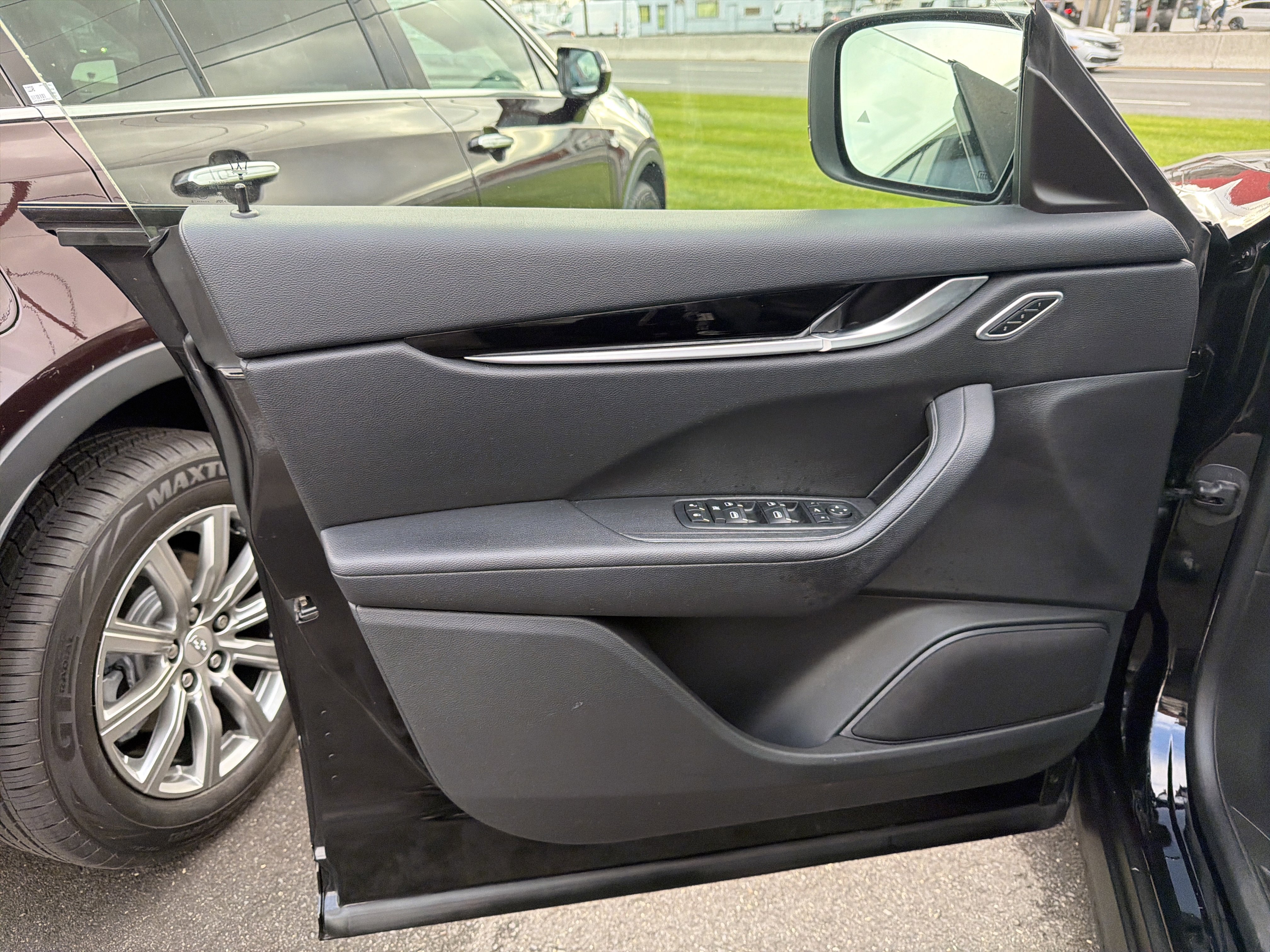 Used 2019 Maserati Levante image 8