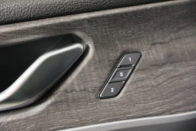 Used 2023 Jeep Grand Cherokee Limited w/ Black Appearance Package image 22