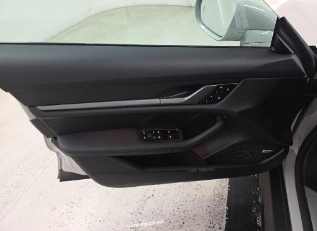 Used 2025 Porsche Taycan 4S w/ Premium Package AWD/4WD image 14