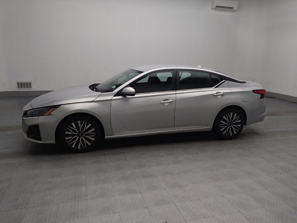 Used 2023 Nissan Altima 2.5 SV image 2