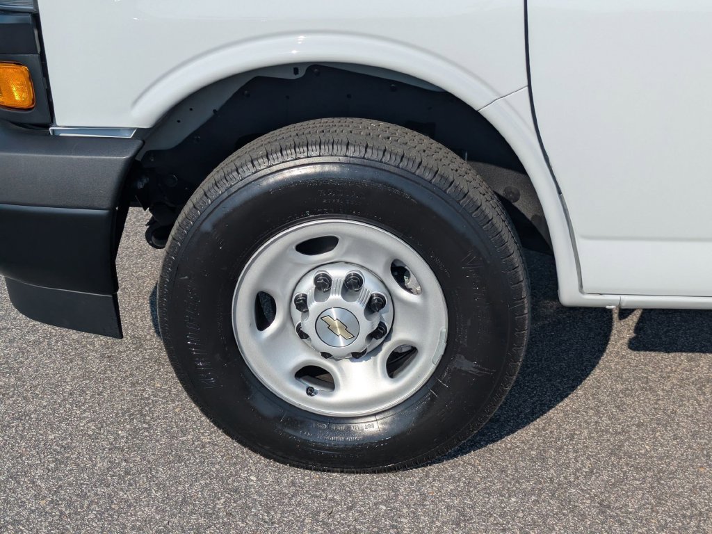 New 2026 Chevrolet Express 2500 RWD image 8