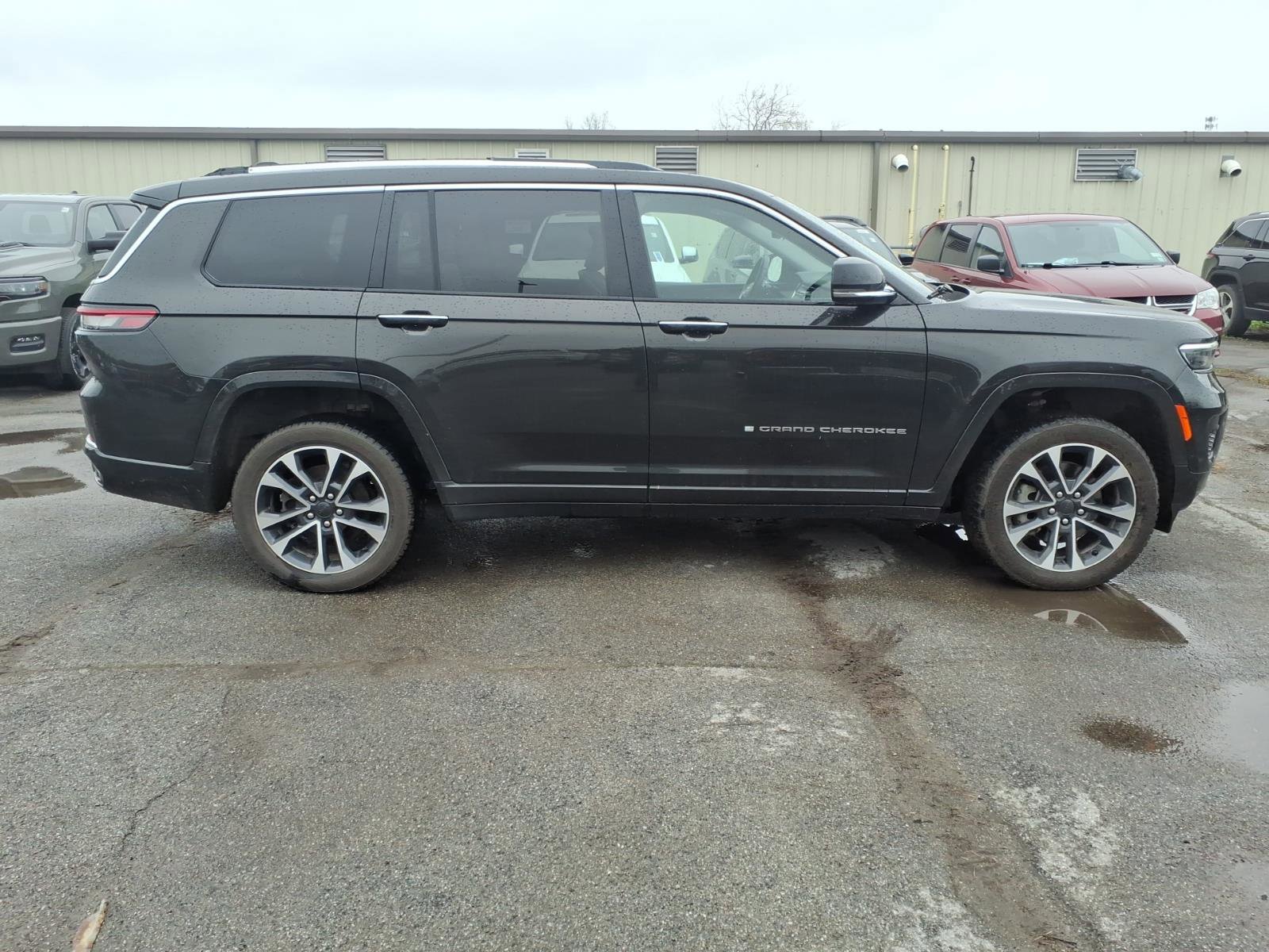 Used 2022 Jeep Grand Cherokee L Overland w/ Luxury Tech Group IV AWD/4WD image 4