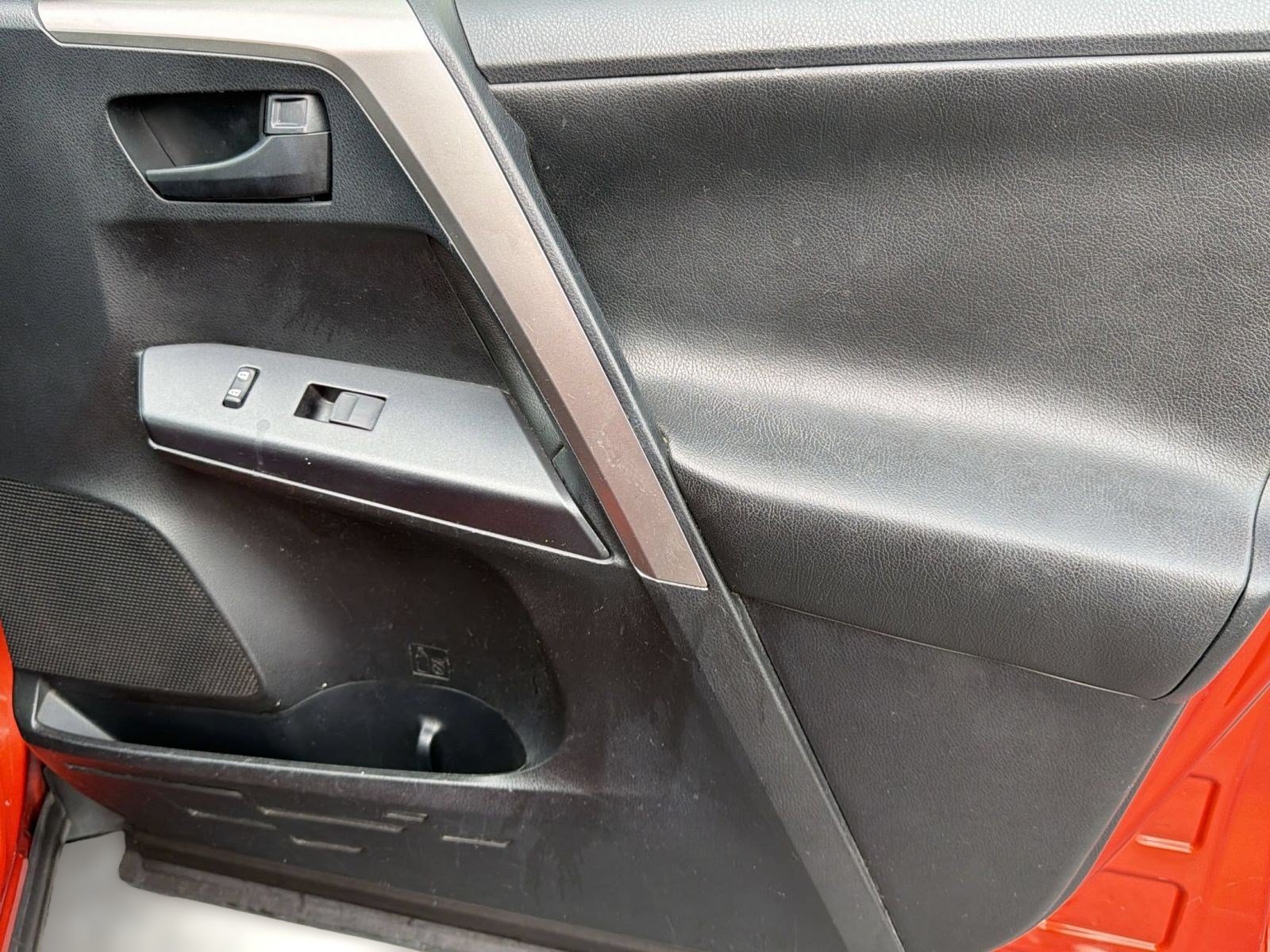 Used 2016 Toyota RAV4 LE FWD image 34