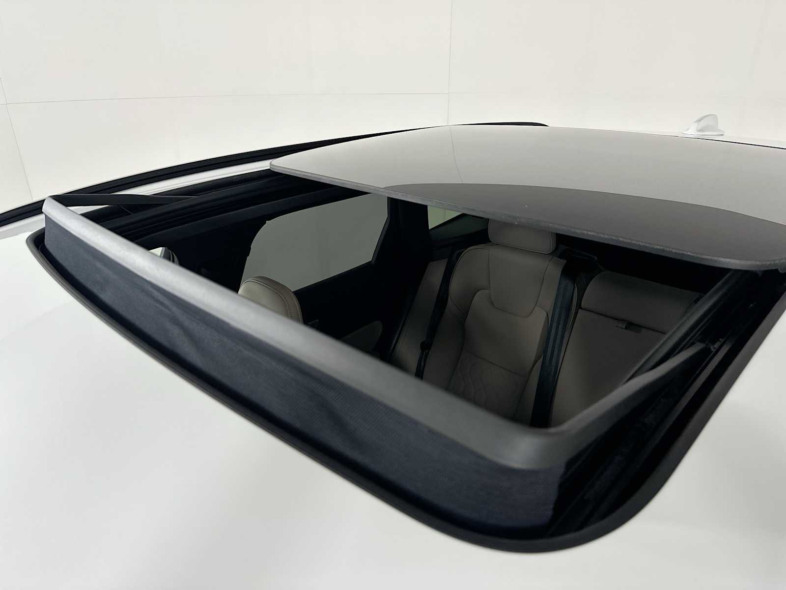 New 2026 Volvo XC60 B5 Plus w/ Protection Package Premier image 20