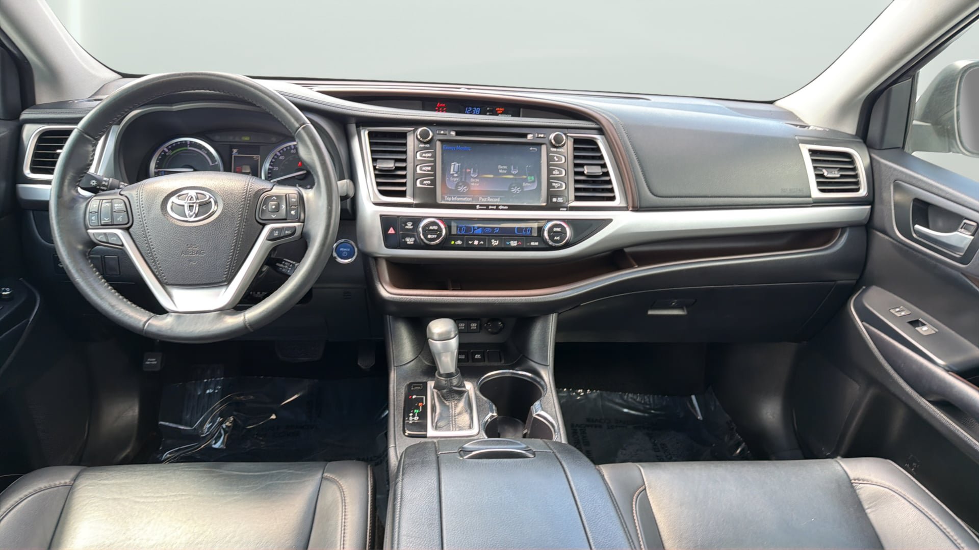 Used 2019 Toyota Highlander XLE AWD/4WD image 29