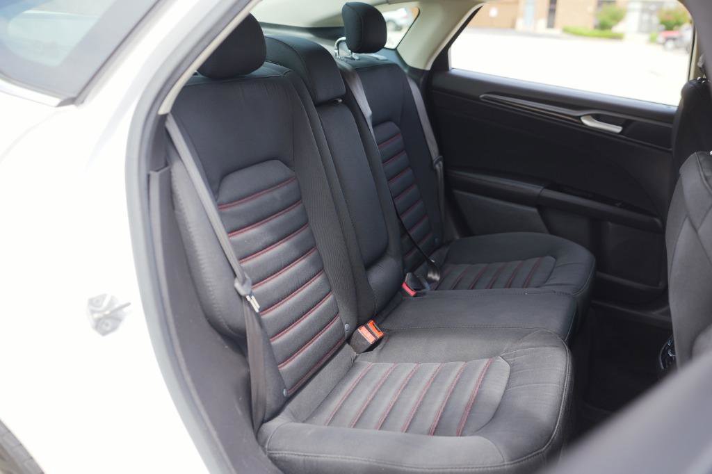 Used 2016 Ford Fusion SE w/ Equipment Group 201A image 25