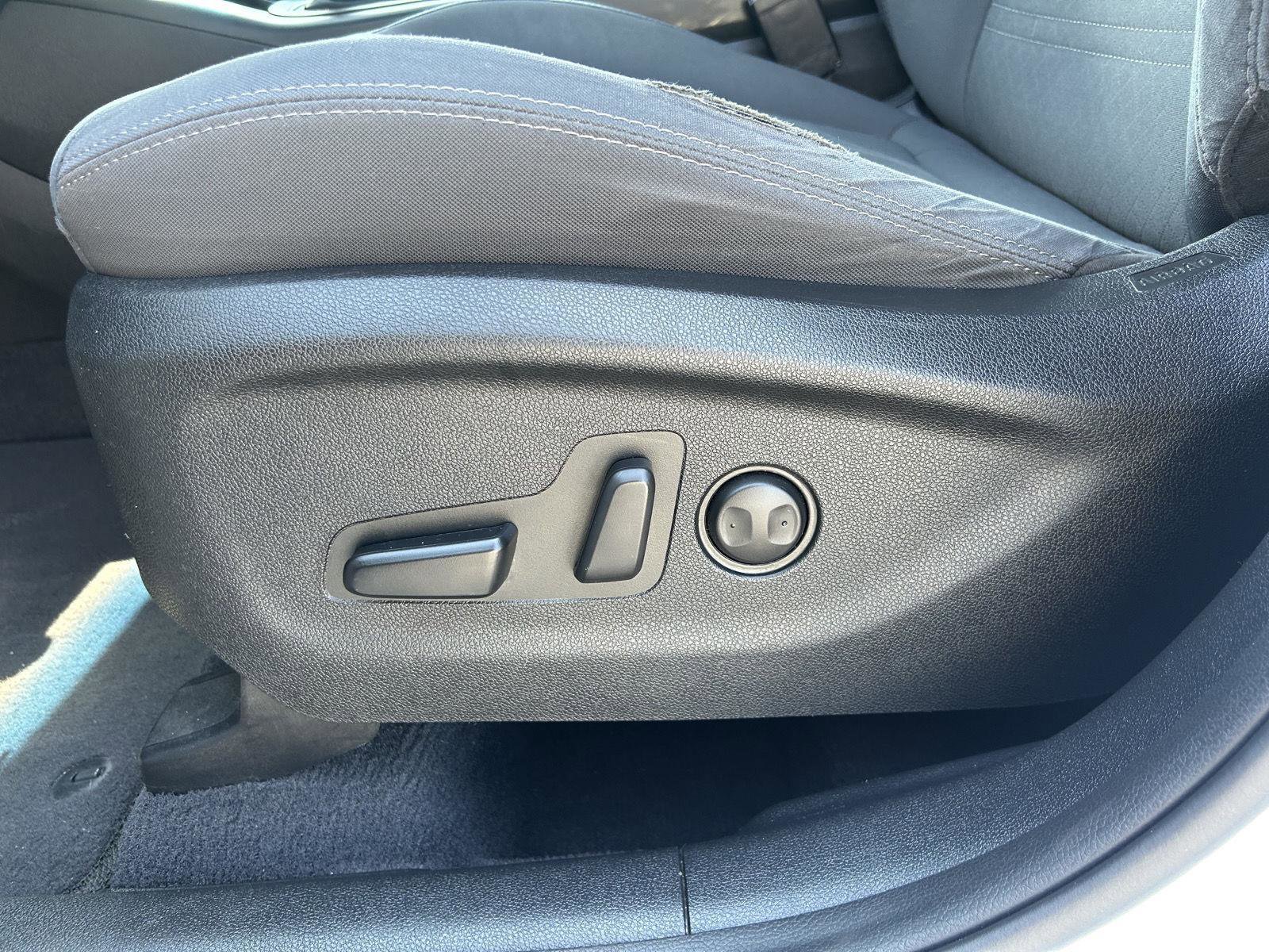 Used 2017 Kia Sorento LX w/ LX Convenience Package image 12