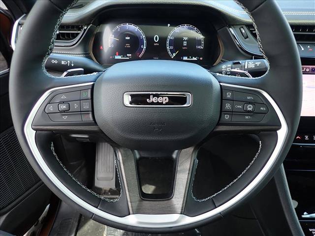 Used 2026 Jeep Grand Cherokee Limited w/ Luxury Tech Group II AWD/4WD image 16